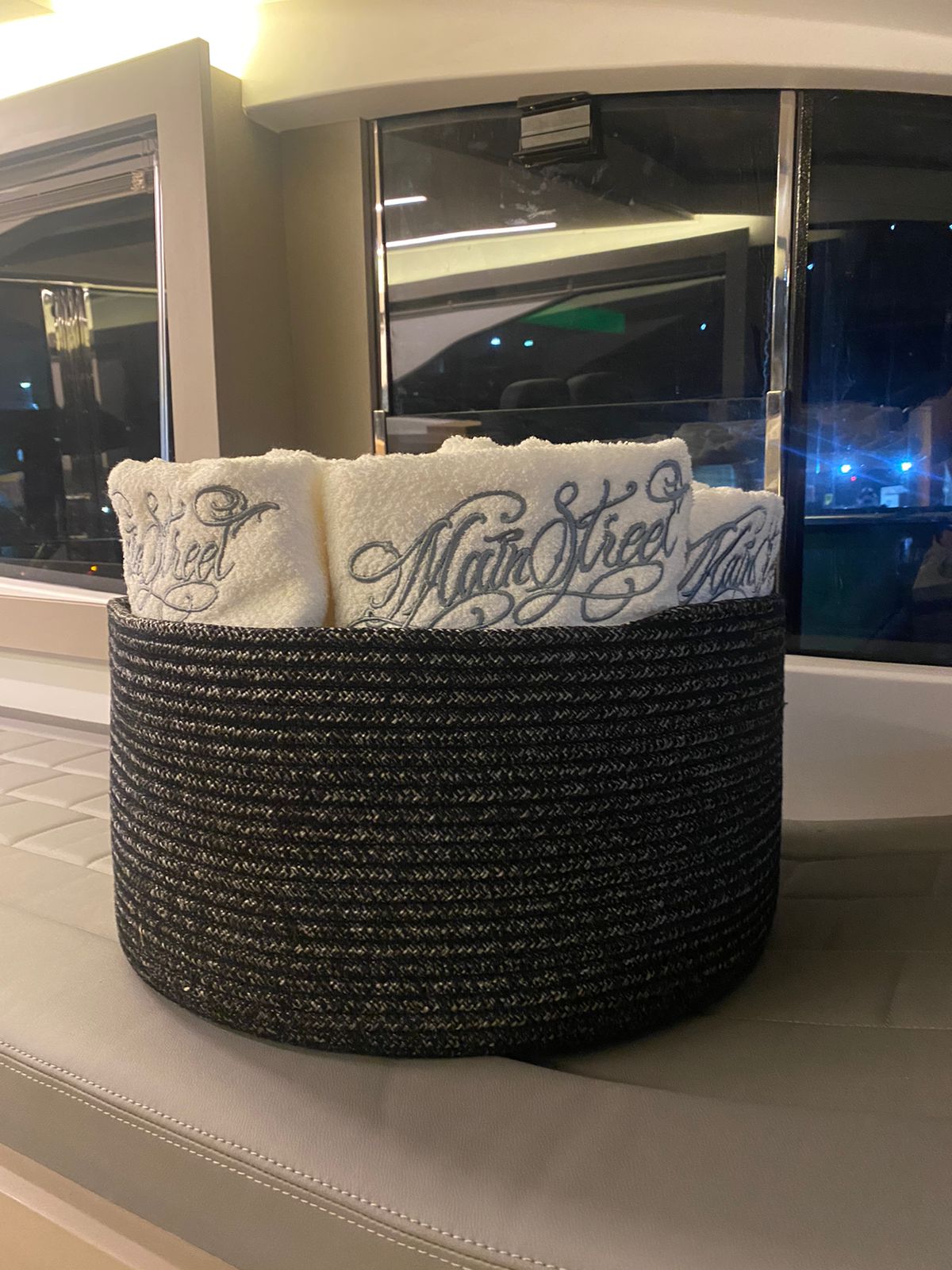 Rapper Orochi recebe sua primeira lancha. Conheça modelo escolhido e detalhes! 